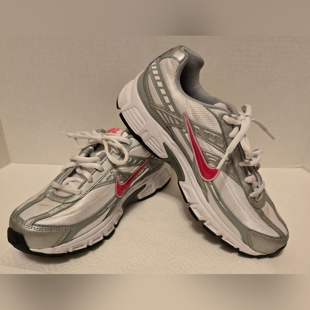 Nike Women's Initiator sz 7.5